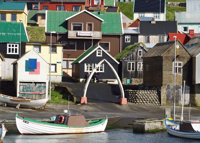 Thorshavn-Nolsoy tr (29).JPG (82034 bytes)